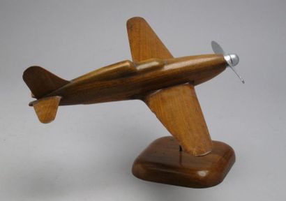 Maquette. Avion Caudron (?) en bois sculpté....