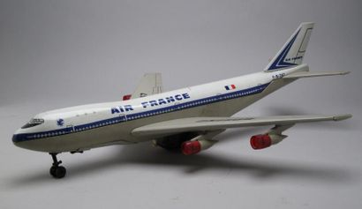 null Jouet. Boeing 747 Air France. Tôle lithographiée et plastique. Modèle avec batterie....
