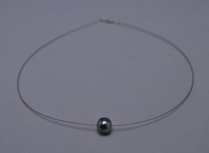 null Collier câble orné d'une perle de Tahiti. 8/9 mm