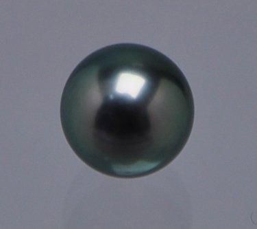 null Pendentif en or ornée d'une perle de Tahiti. 8/9 mm