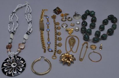 Lot de bijoux fantaisie: chaine, bracelet,...