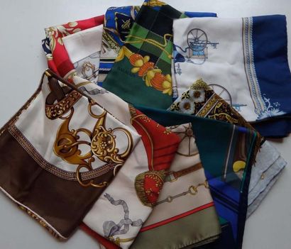 Ensemble de dix foulards imprimés multicolores...