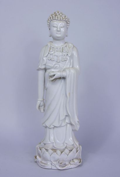 CHINE : 

Statuette en porcelaine émaillée...