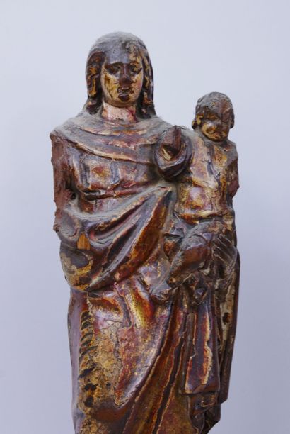 null Sculpture en bois anciennement polychrome, représentant la Vierge debout tenant...
