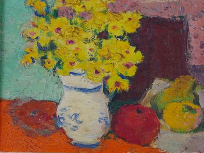 null Charles KVAPIL (1884-1957) 

Nature morte aux fleurs jaunes et pommes

Huile...