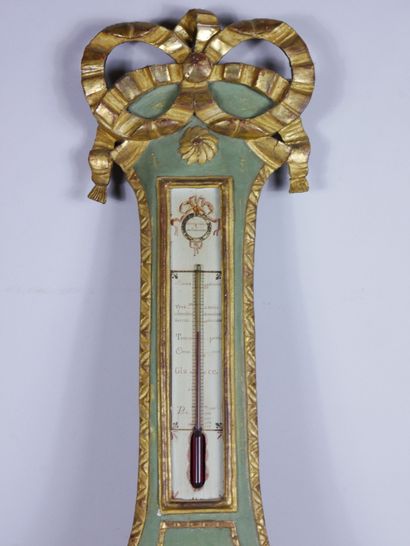 null Baromètre-thermomètre d'applique en bois laqué vert et doré, selon Réaumur,...