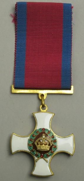 Grande-Bretagne Order du Service distingué, au chiffre de George V. Vermeil, émail,...