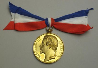 France Médaille Bonapartiste, par Mire. Sur l'avers le profil gauche lauré de Napoléon...