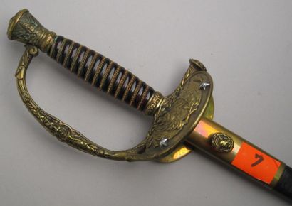 null Épée d'Officier toutes armes, modèle 1817 à ciselures. Monture en laiton ciselé....