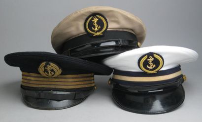 null Lot de 3 casquettes de Marine: Capitaine de Corvette et 2 Officier-marinier....