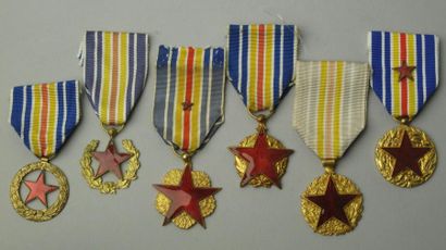 France 6 Médailles des Blessés militaires, modèles différents. Bronze doré, rubans...