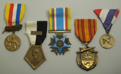 France Lot de 5 médailles. Fédération des amicales des sous-officier de France, Dunkerque,...