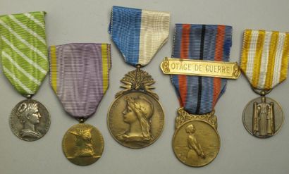 France Lot de médailles d'honneur: instruction publique, assistance, aux victimes...