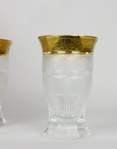 null 
MOSER SOHNE in KARLSBAD




Set of 6 engraved crystal wine glasses, the gilded...