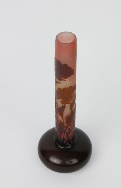 null 
ESTABLISHMENT GALLE




Vase soliflore out of multi-layer glass released with...