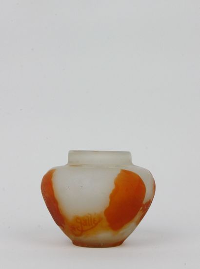 null 
ESTABLISHMENT GALLE




Vase in multi-layered glass with orange poppy decoration....