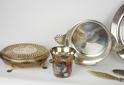 null 
Lot in silver plated metal including: 




3 egg cups. Height of the highest:...