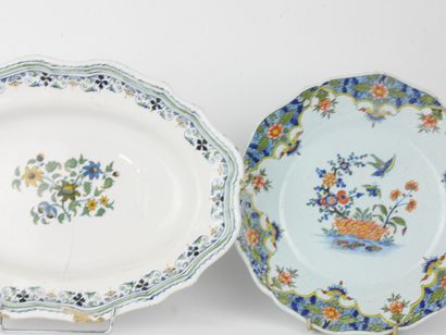 null 
Lot of earthenware including : 




A round plate decorated with a flowery...