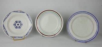 null 
FAIENCE OF THE EAST




Set of 3 earthenware plates with scalloped edges decorated...