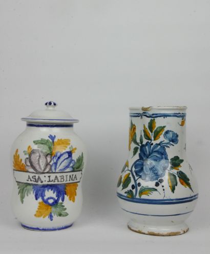 null 
Lot of earthenware including : 




A covered pharmacy pot decorated with flowers...
