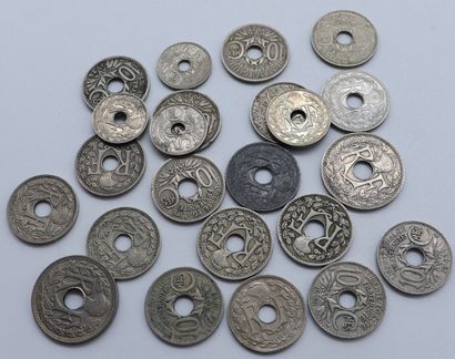 null Set of 137 Coins - France.

Various values and periods.

3-Napoleon, 1800, 1808...