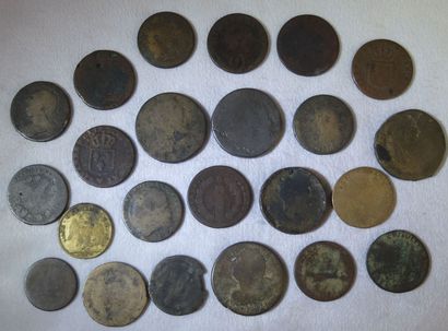 null Set of 23 Royal Coins.

Louis XVI, 1780, 1787, 1791 and 2 in the state.

Sol...