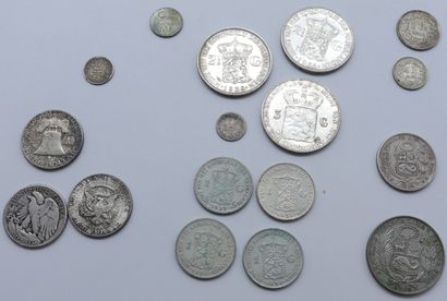 null Set of 16 Foreign Coins in Silver.

3-United States : 3 x Half Dollar, 1941,...