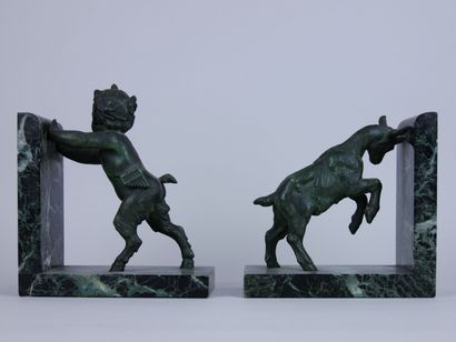 null Émile Joseph CARLIER (1849-1927).

Pair of bookends in regula with a green patina,...