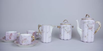 null Manufactures of the BLANCHARD Brothers in LIMOGES. 

Service with tea out of...