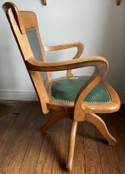 null Fauteuil de bureau pivotant de style Américain en bois naturel et métal, reposant...