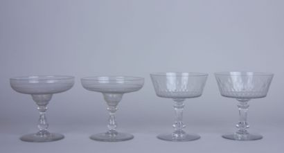 null Part of service of glasses and champagne flutes in crystal including : 

4 flutes....