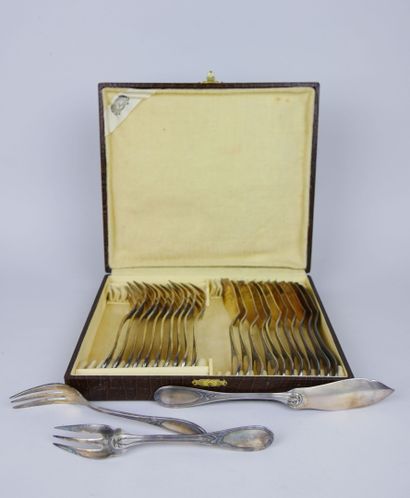 null ERCUIS 

Suite of 12 silver plated fish cutlery with laurel leaves and foliage...