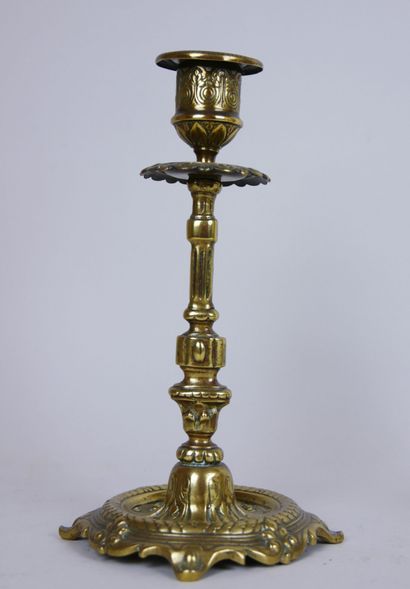 null Pair of candlesticks in carved and gilded bronze decorated with foliage. Height...