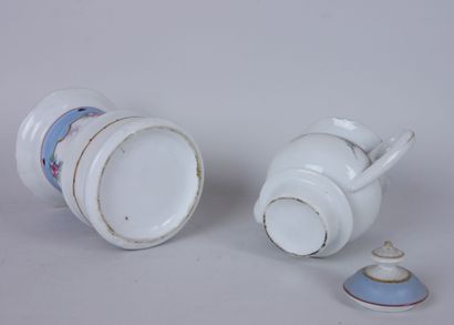 null Lot of various ceramic objects including : 

An herbal tea pot in porcelain....