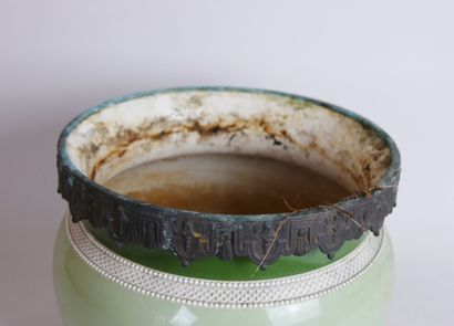 null STOKE-ON-TRENT England

Anise green and bottle green ceramic cachepot, decorated...