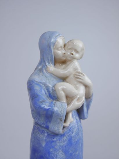 null Marie CAULLET-NANTARD

Vierge à l'enfant en porcelaine émaillée bleu. Porte...