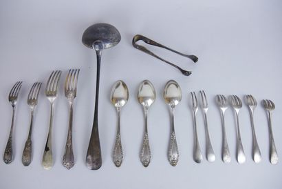 null Lot of silver plated metal including : 

4 cutlery of different style. Length...