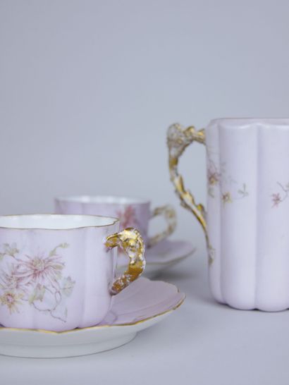 null Manufactures of the BLANCHARD Brothers in LIMOGES. 

Service with tea out of...