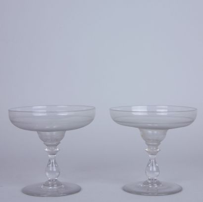 null Part of service of glasses and champagne flutes in crystal including : 

4 flutes....