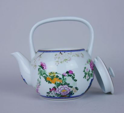 null Service à thé en porcelaine de la collection « Les tasses orientales des Douze...