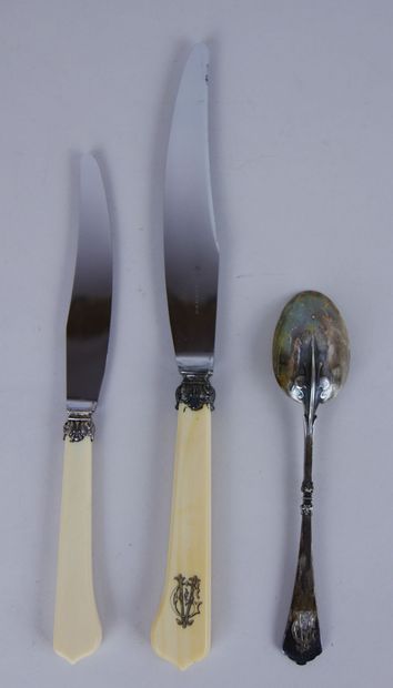 null CARDEILHAC Paris 

Cutlery head to head in silver 925 thousandths with decoration...