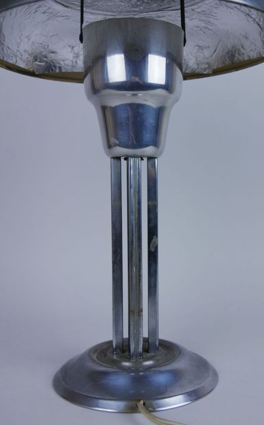 null Lamp stand in chromed metal, the openwork shaft resting on a circular base....