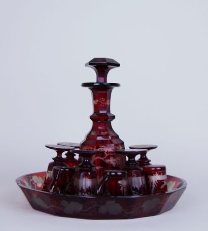 null Liquor service with its tray in red Bohemian crystal with engraved decoration...