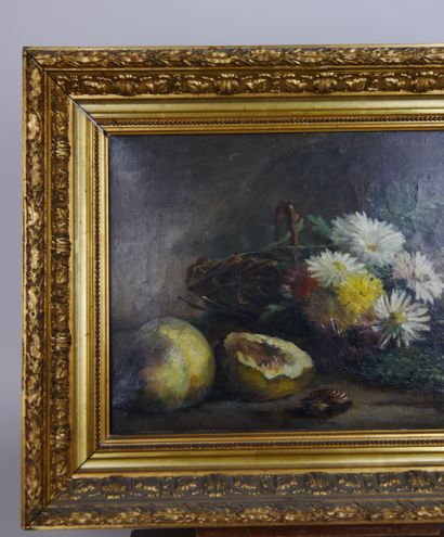 null École de la fin du XIXème siècle 

Nature morte aux fleurs 

Huile sur toile

28...