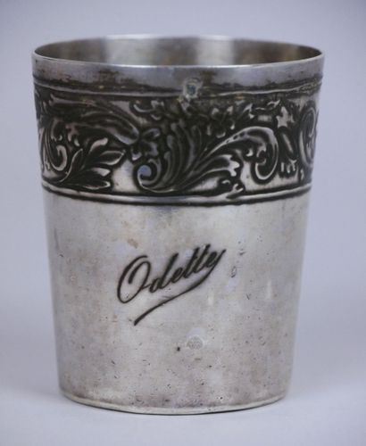 null Timbale out of silver 925 thousandths with decoration of a frieze of foliage...