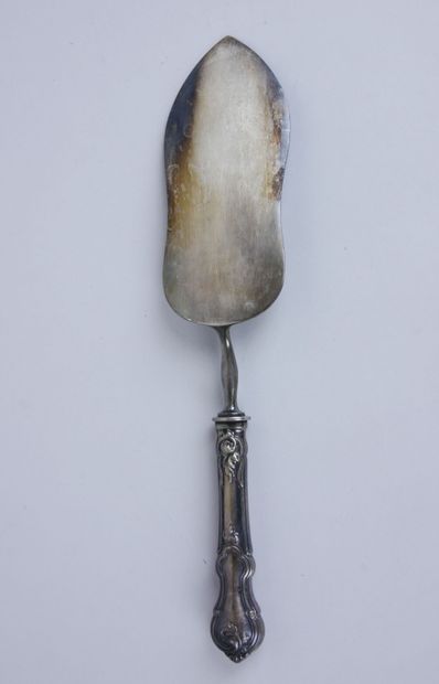  Lot in silver 950 thousandths including: 
A silver serving shovel with decoration...