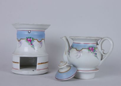 null Lot of various ceramic objects including : 

An herbal tea pot in porcelain....