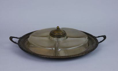 null Lot in silver plated metal including : 

A covered butter dish on its display...