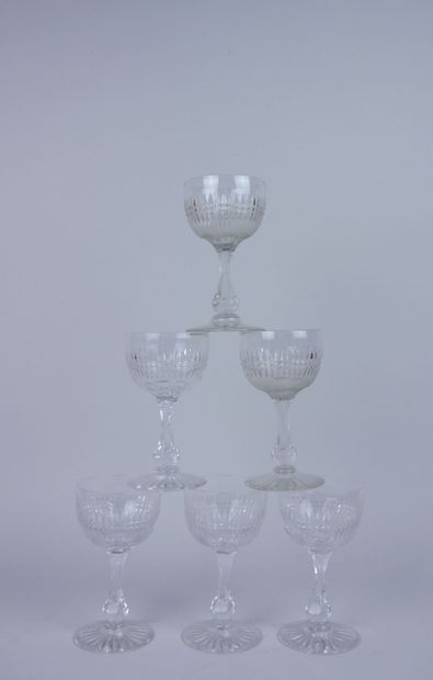 null Set of 17 white wine glasses in cut crystal with lattice decoration. 

Height:...