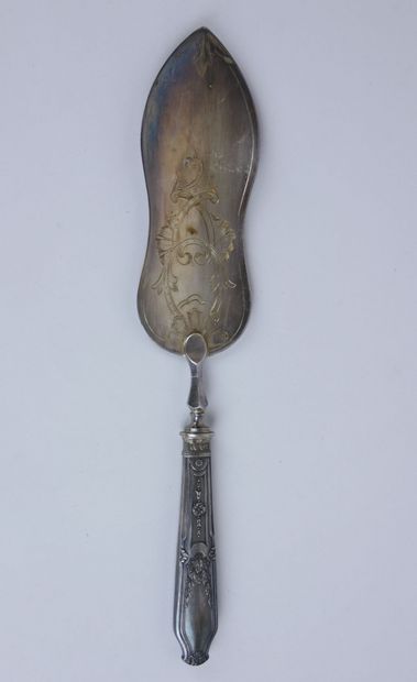  Lot in silver 950 thousandths including: 
A silver serving shovel with decoration...
